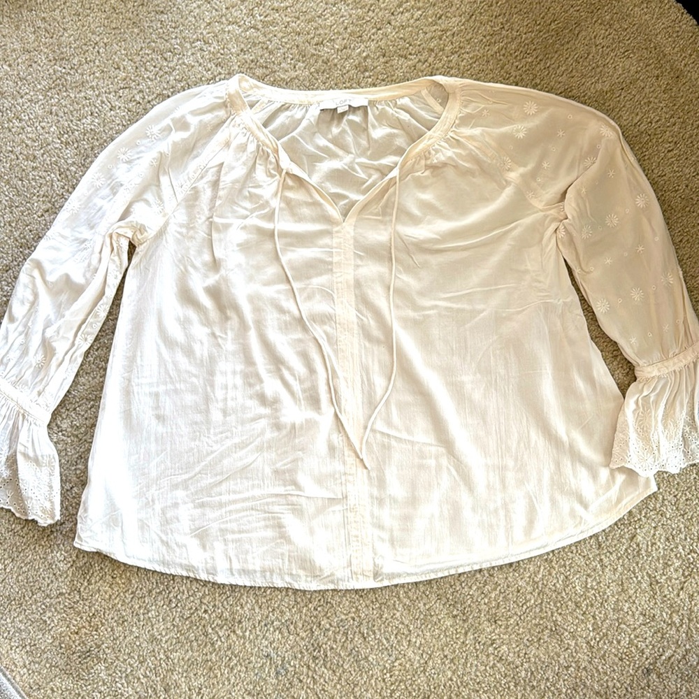 💜 3 for $10 LOFT Cream Blouse